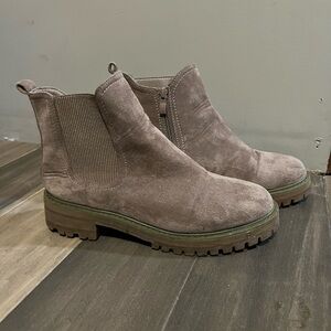 Women’s ankle booties